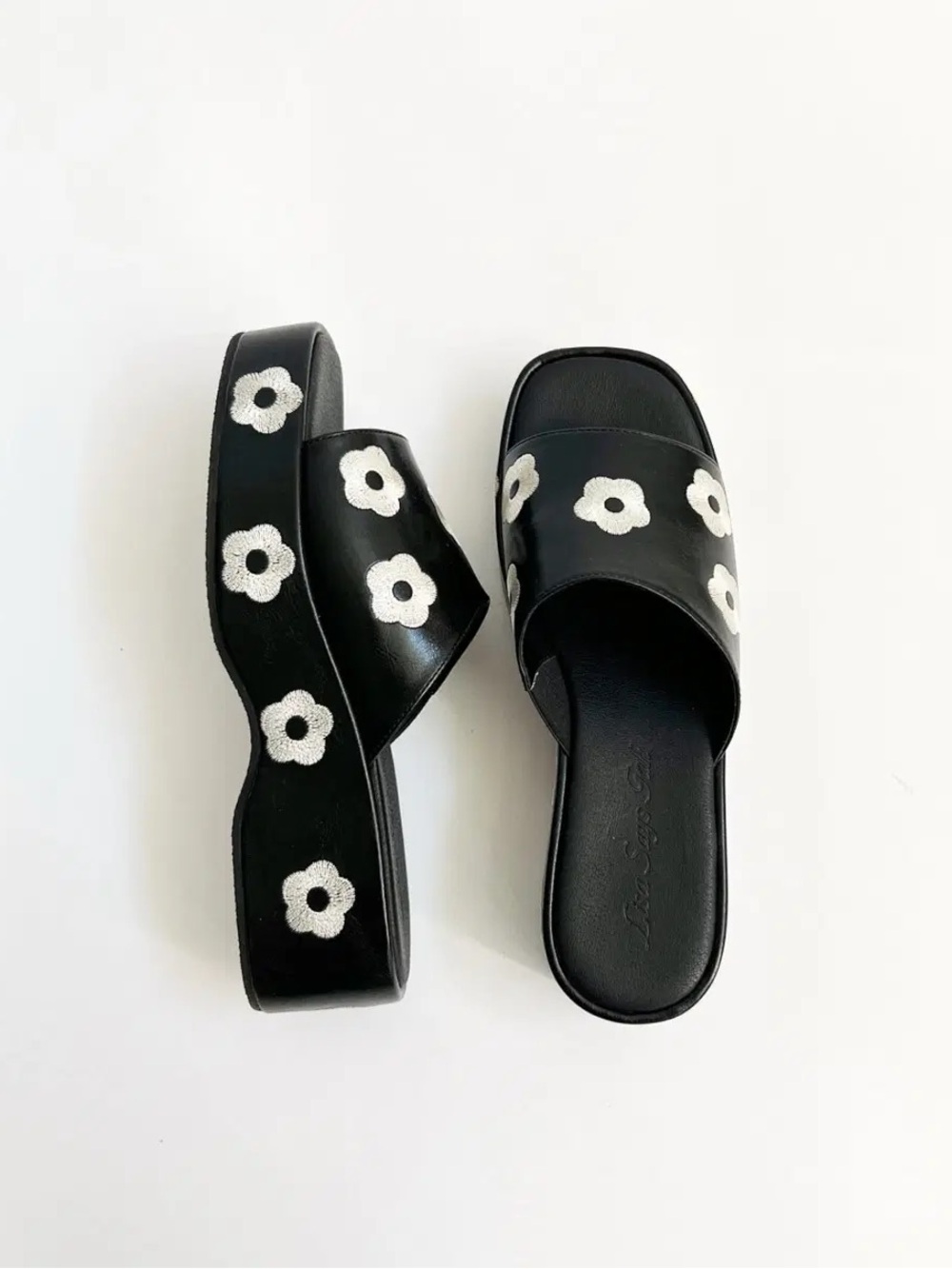 Lisa Says Gah Dakota Flatform Sandal Black White Daisy Size 7.5